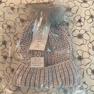 New in bag knit cap with a pom!
